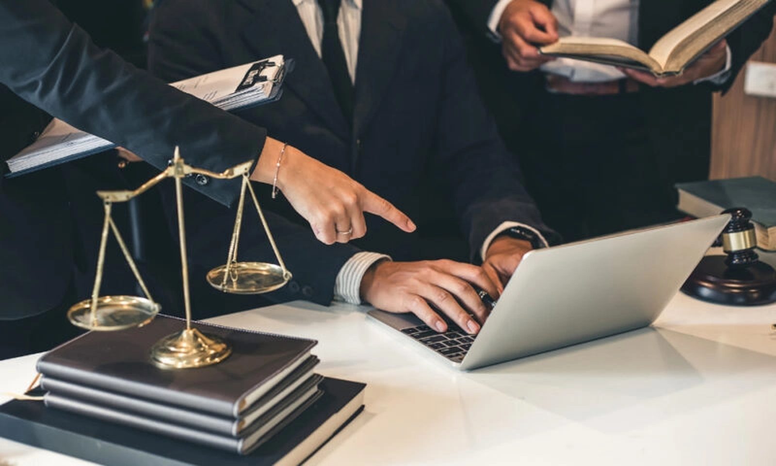 Dra. Janaína Guimarães - Especialista em Direito Empresarial